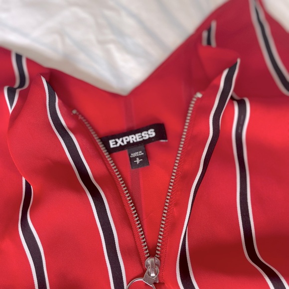 EXPRESS tank top WITH zipper front & adjustable straps - Picture 2 of 3